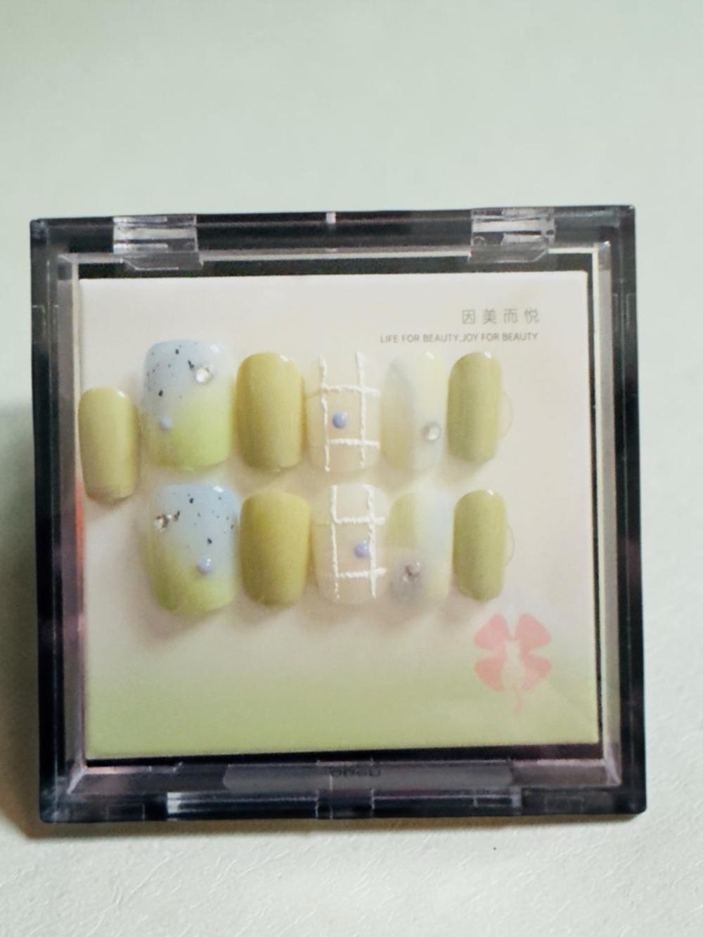 Korean Pastel Yellow Press-On Nails Set w/ Accent Design – Short Square Glossy